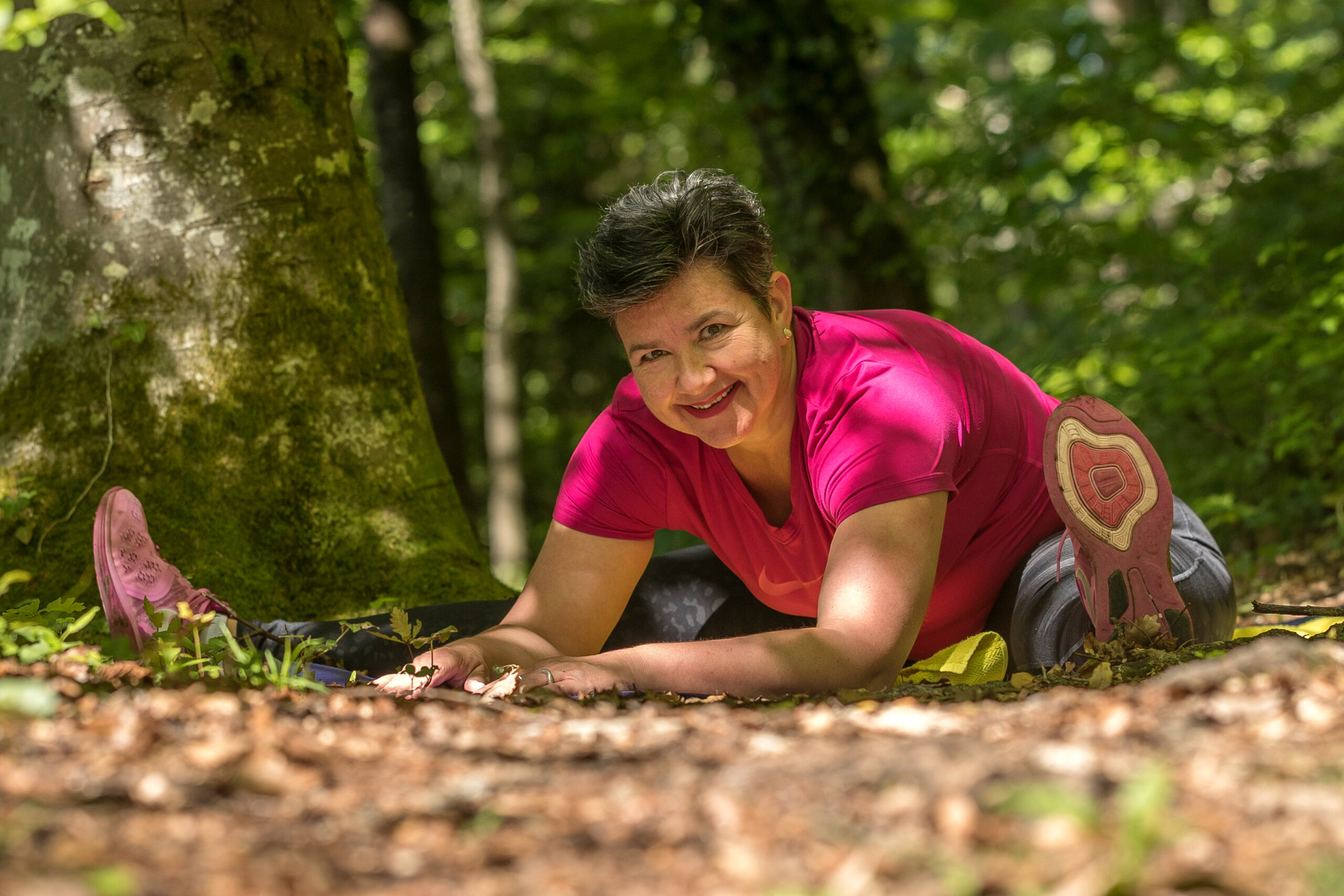 Pilates draussen im Wald